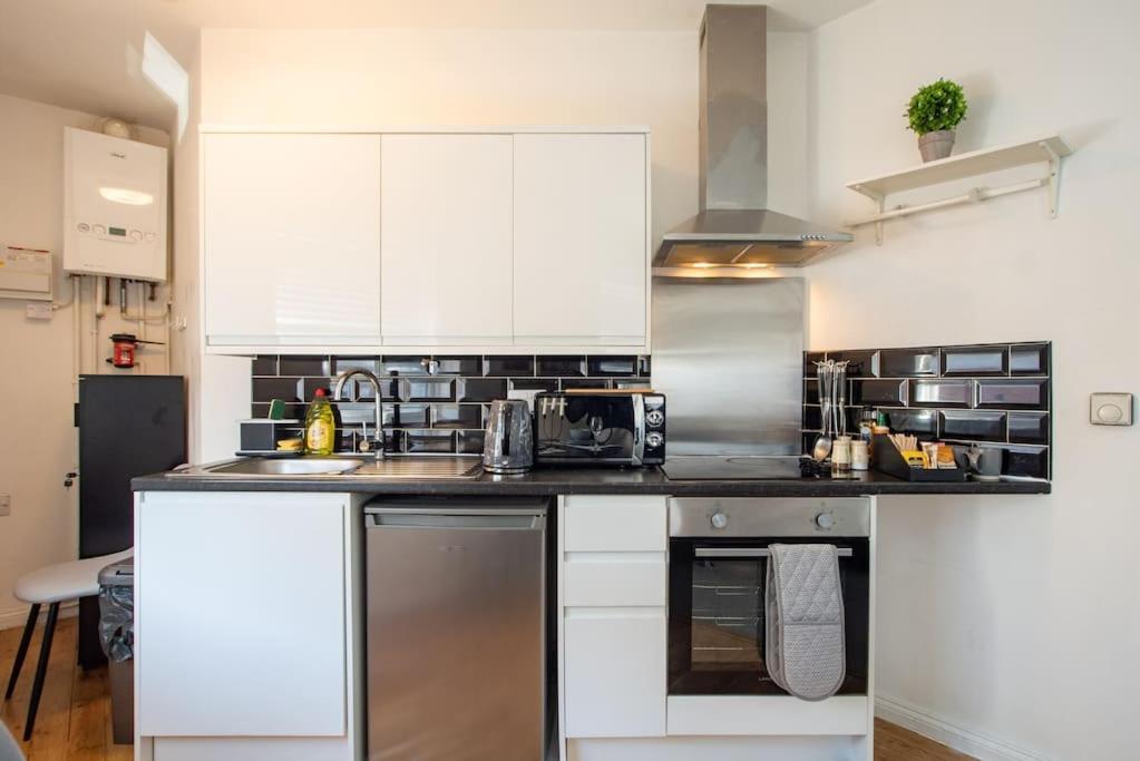 Watford Central Serviced Apartments 2 Екстериор снимка